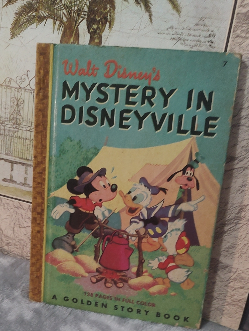Mystery in Disneyville 📚 - Walt Disney